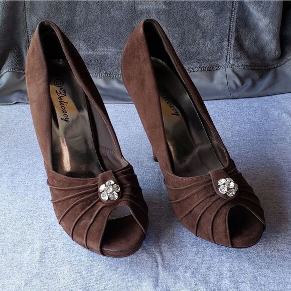 Beautiful Brown Suede Heels w Rhinestones Sz 8.5 - Picture 1 of 7